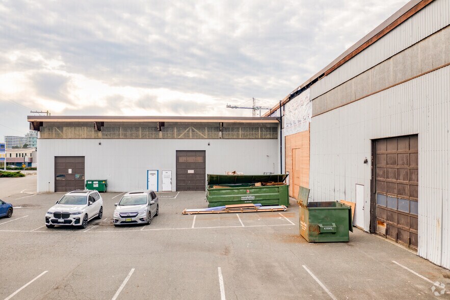 More Photos Of 7800-7900 Alderbridge Way, Richmond Showroom For Lease