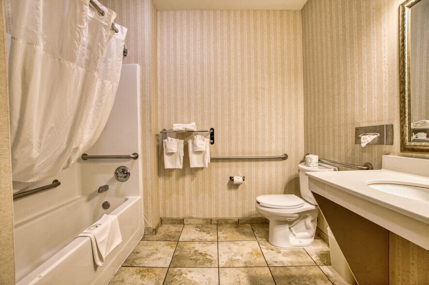 More Photos Of 7860 6th St, Wellington Hotel For Sale