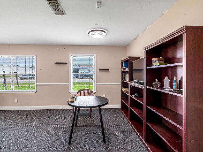 More Photos Of 1105 San Jacinto St, Rosenberg Office For Sale