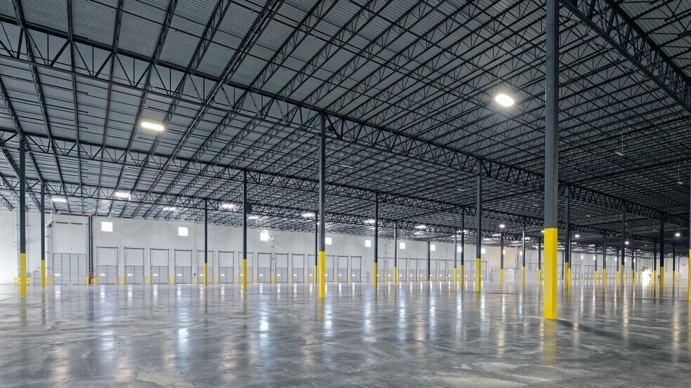 More Photos Of 117 Interstate Blvd, South Brunswick Warehouse For Lease