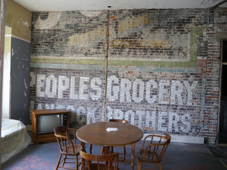 More Photos Of 207 N Chestnut St, Seymour Office For Sale