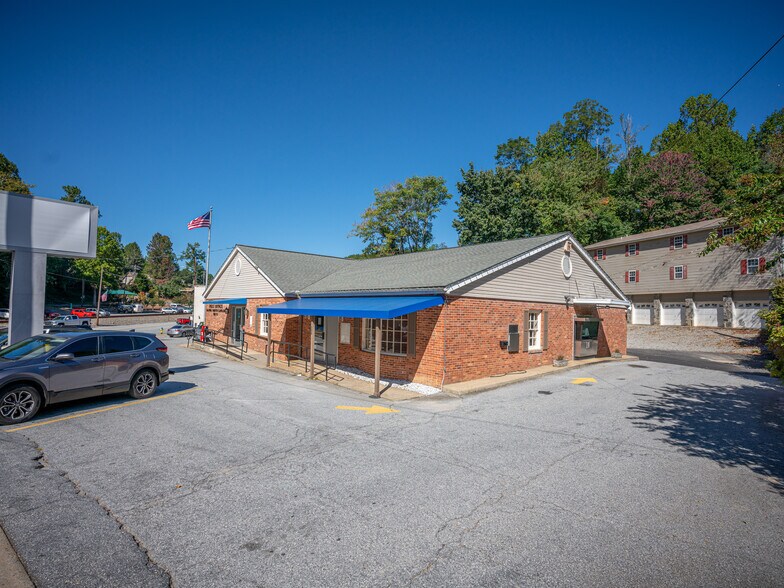More Photos Of 108 E Main St, Saluda Bank For Sale