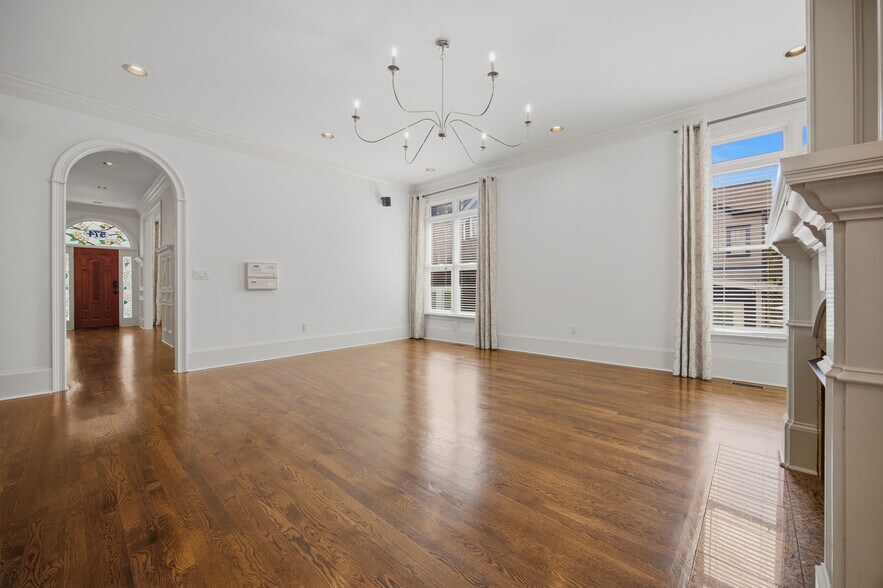 More Photos Of 574 East Ave NE, Atlanta Specialty For Sale