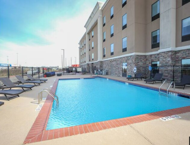 More Photos Of 4617 7th St, Bay City Hotel For Sale