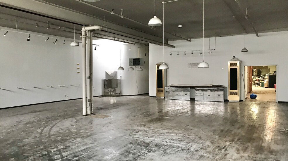 More Photos Of 2345 N Milwaukee Ave, Chicago Storefront Retail Residential For Lease
