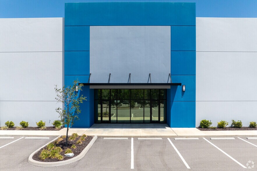 More Photos Of 16311 Domestic Ave, Fort Myers Industrial For Sale