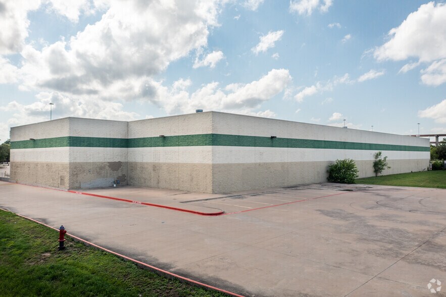 More Photos Of 117 Louis Henna Blvd, Round Rock Unknown For Lease