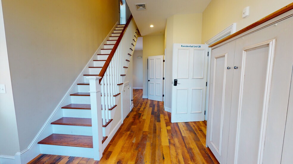 More Photos Of 33 Main St, Nantucket Storefront Retail Office For Sale