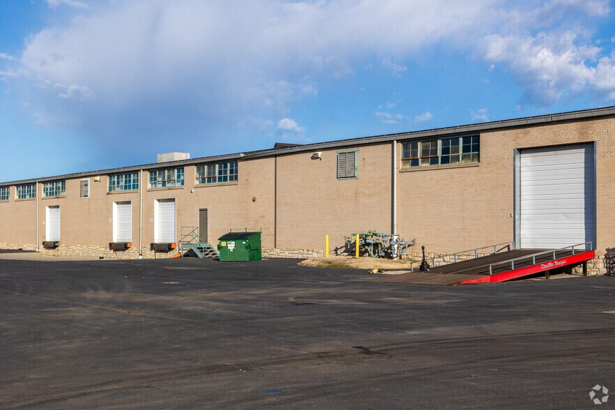 More Photos Of 1 Design Dr, North Kansas City Warehouse For Lease