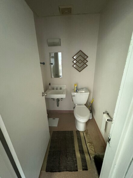 More Photos Of 3231-3233 Superior Ln, Bowie Medical For Sale