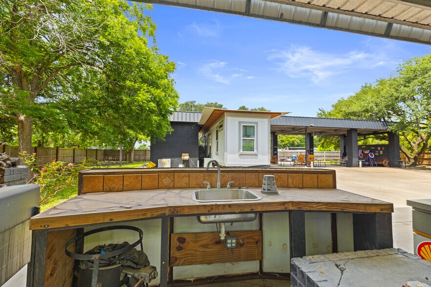 More Photos Of 510 Walker st, Trinity Fast Food For Sale