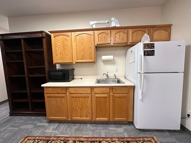 More Photos Of 580 Madison Ave, North Liberty Office For Sale