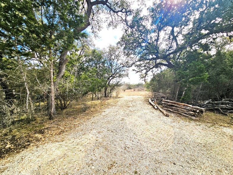 More Photos Of 605 Lakeshore Ln, Bandera Manufactured Housing Mobile Home Park For Sale