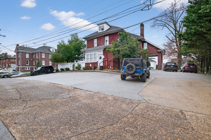 More Photos Of 1803 Clinch Ave, Knoxville Dormitory For Sale