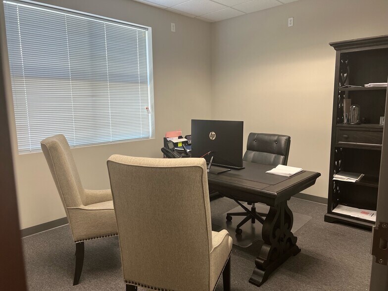 More Photos Of 2640 Cypress Ridge Blvd, Wesley Chapel Office For Lease