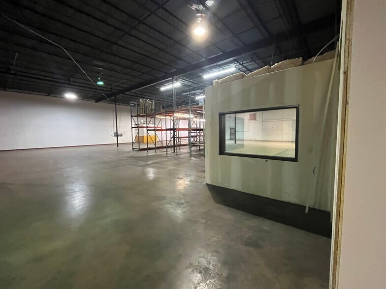 More Photos Of 4220-4232 Charter Ave, Oklahoma City Warehouse For Lease