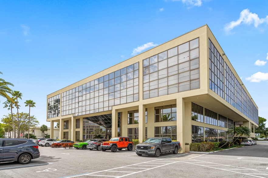 More Photos Of 631 US Highway 1, North Palm Beach Office For Sale