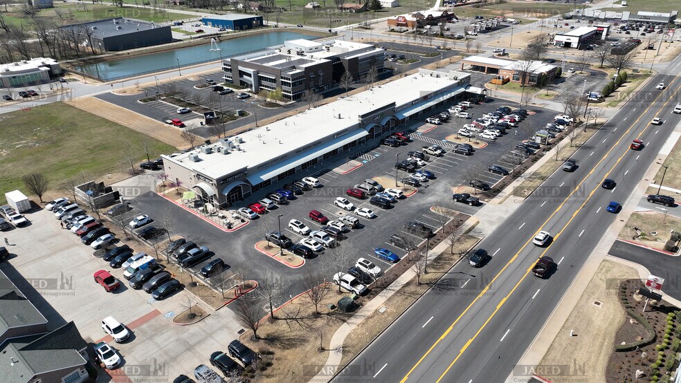 More Photos Of 500 SE Walton Blvd, Bentonville General Retail For Lease