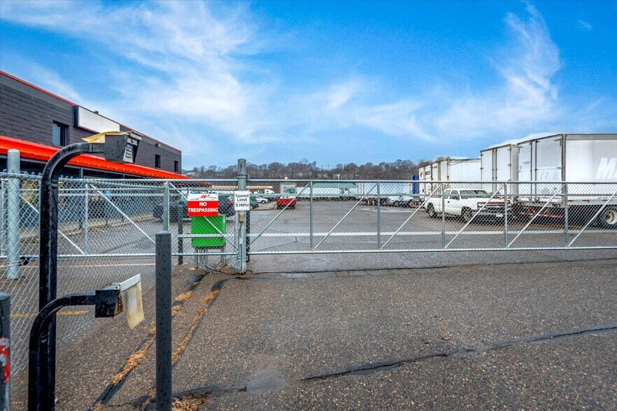 More Photos Of 424 Farwell Ave, South Saint Paul Truck Terminal For Sale