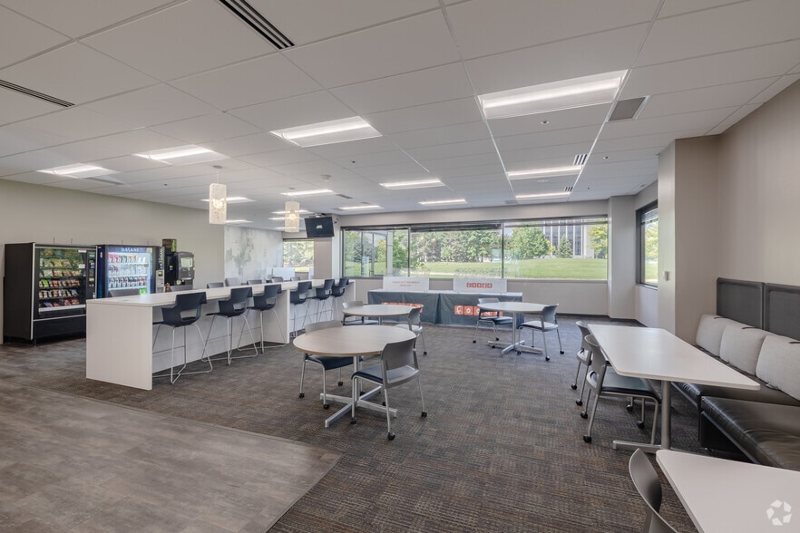 More Photos Of 4-6 Parklane Blvd, Dearborn Office For Lease