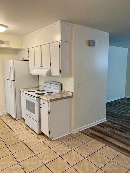 More Photos Of 400 Foxfire Ct, Seneca Apartments For Sale