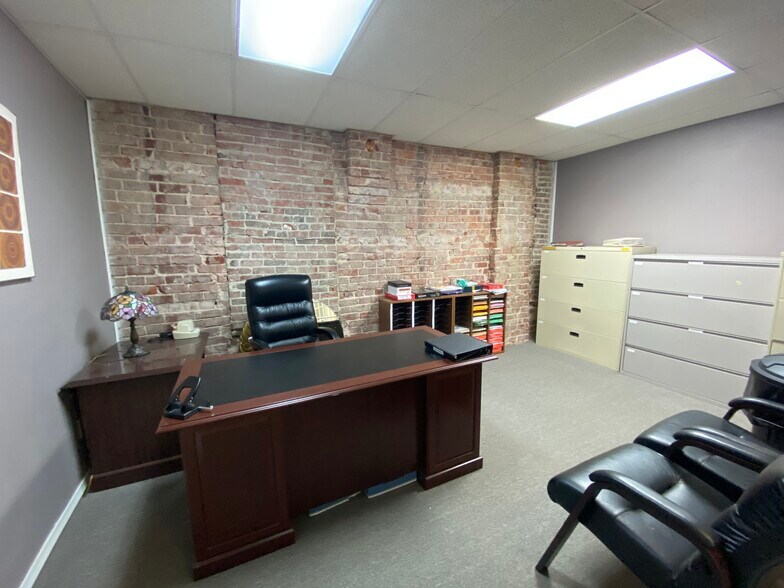 More Photos Of 212 N Main St, Sand Springs Office For Sale