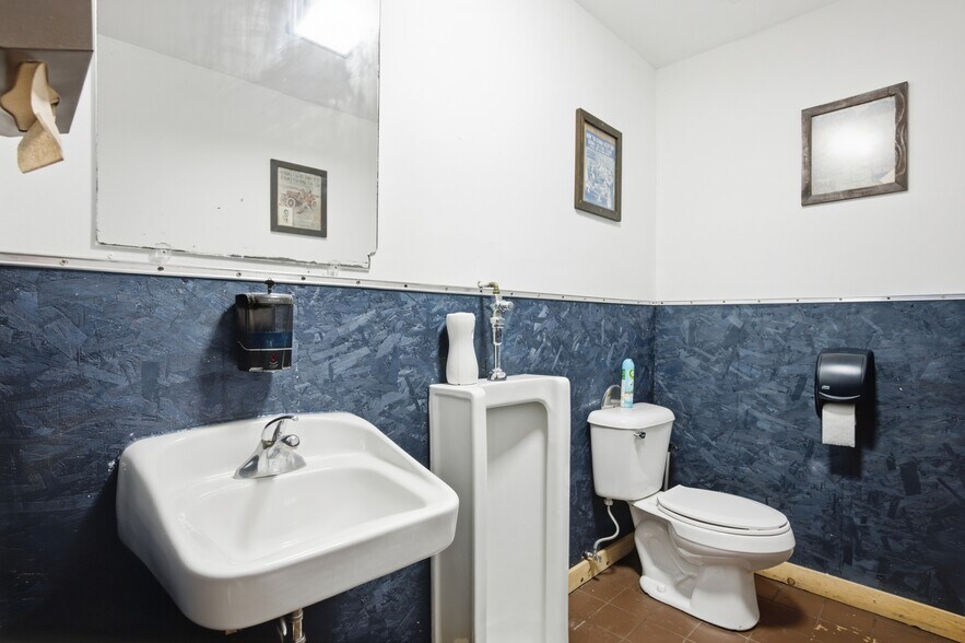 More Photos Of E13887 Highway DL, Merrimac Specialty For Sale