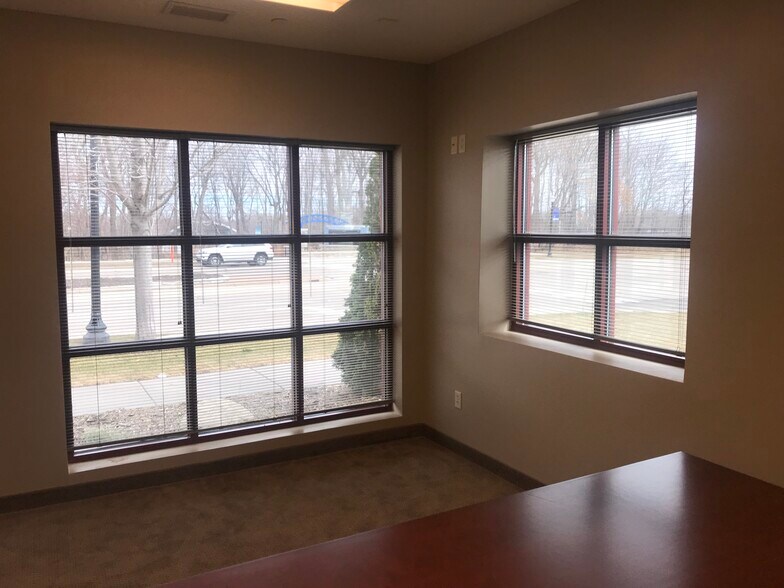 More Photos Of 3515 Plymouth Blvd, Plymouth Office For Lease