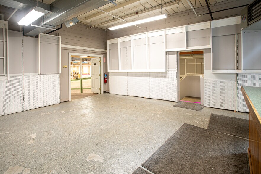 More Photos Of 15 Shaw St, Fall River Manufacturing For Lease