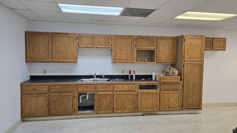 More Photos Of 501 Tradesmen's Park Dr, Hutto Warehouse For Lease