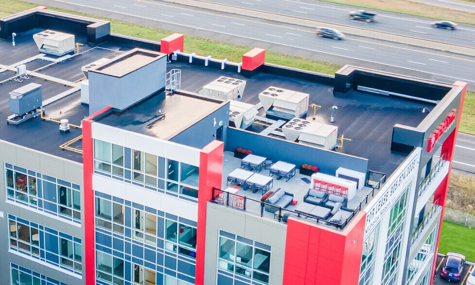 More Photos Of 13 Windward Dr, Grimsby Medical For Lease