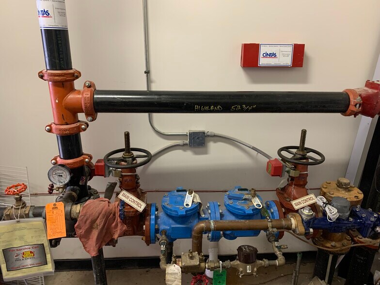 More Photos Of 1275 N County Farm Rd, Carol Stream Bank For Lease