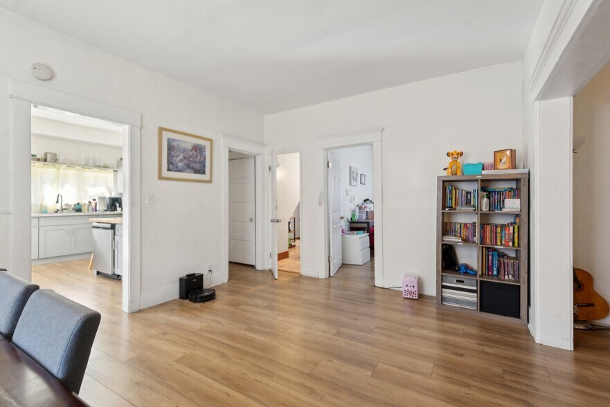 More Photos Of 426 Ivy St, Glendale Apartments For Sale
