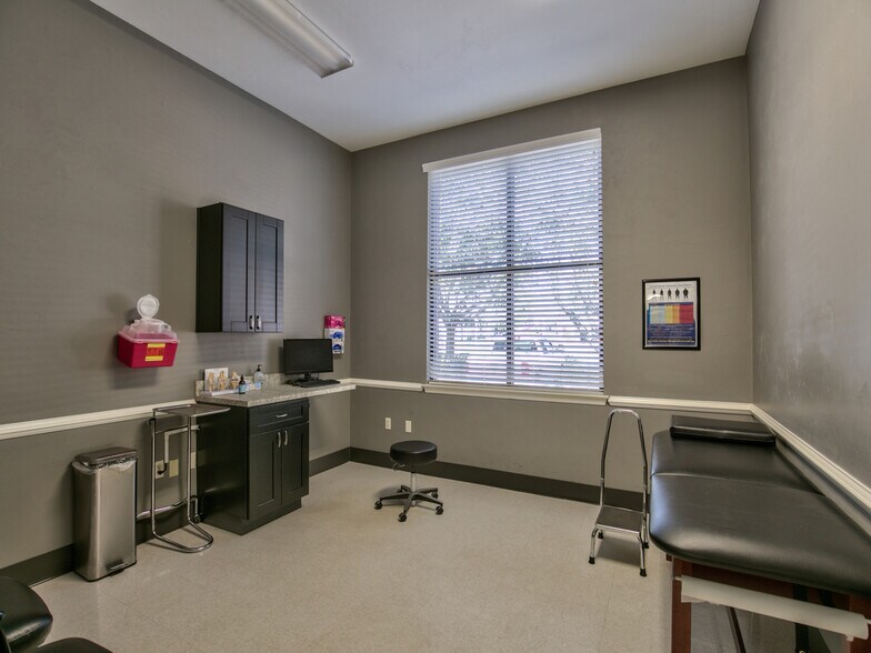 More Photos Of 1981 Capital Cir NE, Tallahassee Medical For Lease