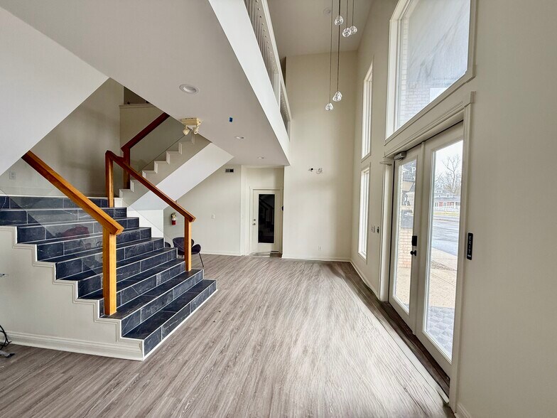 More Photos Of 3802 W 96th St, Indianapolis Office For Lease