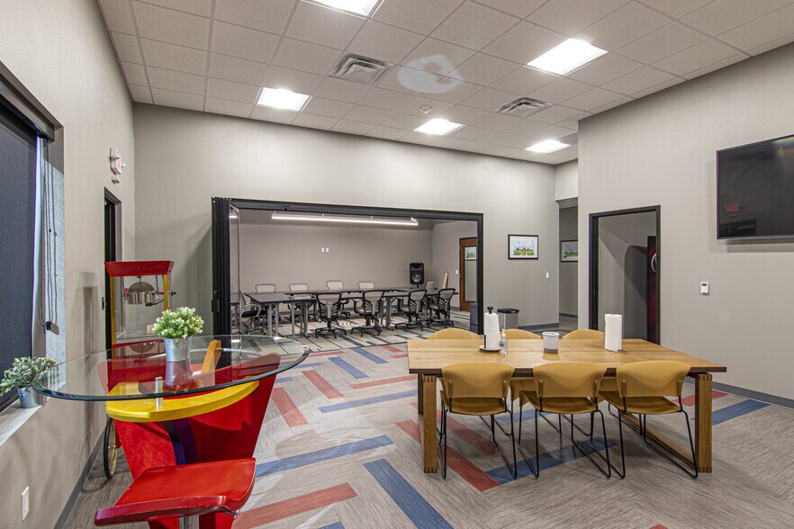 More Photos Of 303 W Calhoun Ave, Temple Office For Sale