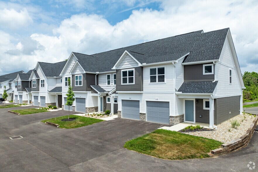 Primary Photo Of 11 Woodford Way, Pataskala Apartments For Sale