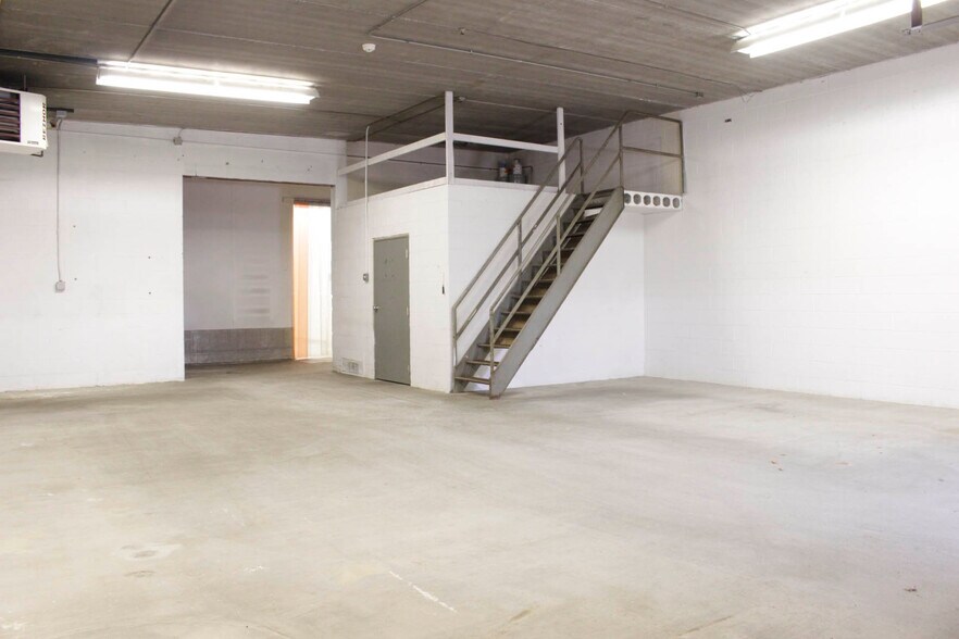 More Photos Of 3355 Ridge Rd, Green Bay Light Distribution For Lease