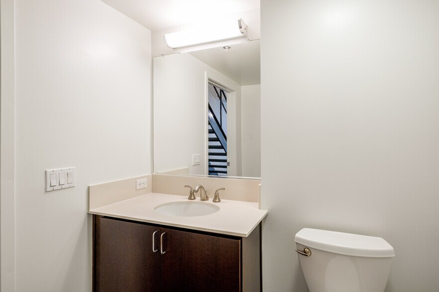 More Photos Of 100 Grand Ave, Oakland Apartments For Lease