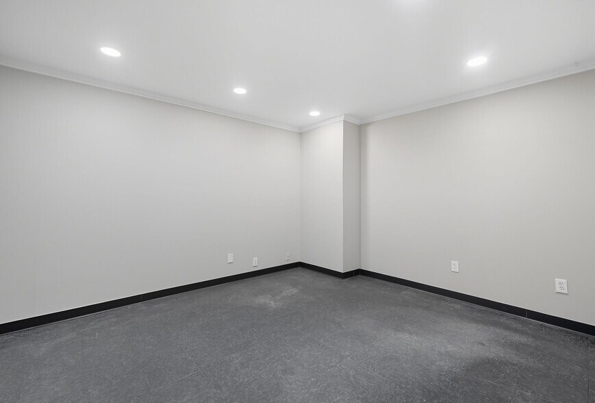 More Photos Of 2025 Marshall Huff Rd, Dallas Warehouse For Sale