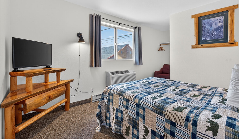 More Photos Of 102 E Greenwood St, Enterprise Hotel For Sale