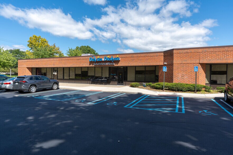 More Photos Of 21455 Melrose Ave, Southfield Unknown For Lease