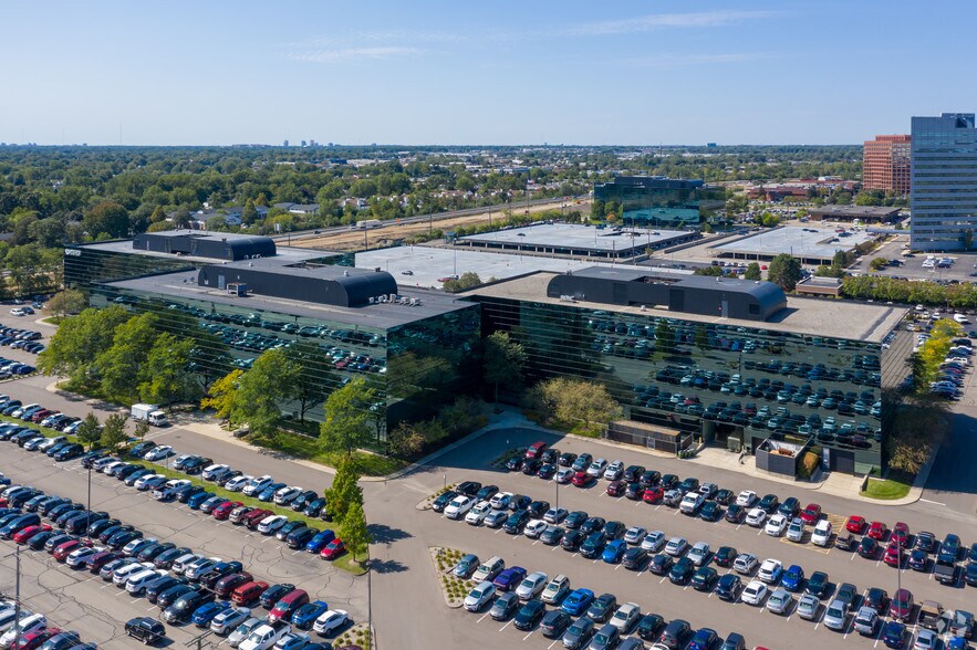 More Photos Of 340 E Big Beaver Rd, Troy Office For Lease