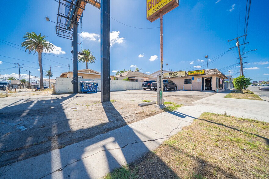More Photos Of 1021-1026 W Century Blvd, Los Angeles Storefront Retail Residential For Sale