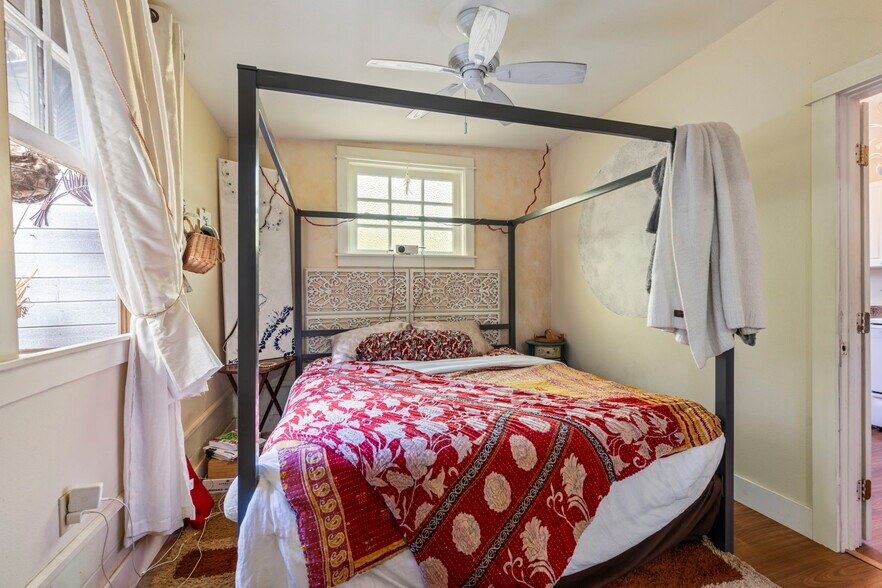 More Photos Of 145 N Market St, Wailuku Storefront Retail Residential For Lease