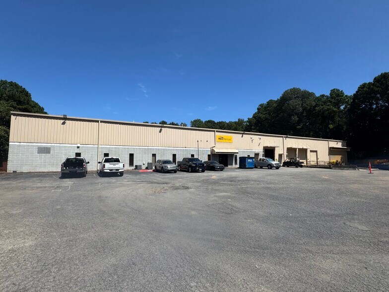 More Photos Of 1069 Canton Rd, Marietta Warehouse For Lease