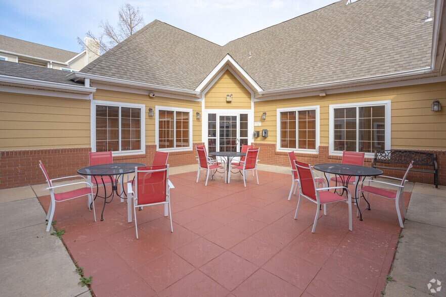 More Photos Of 1111 E I 240 Service Rd, Oklahoma City Hotel For Sale