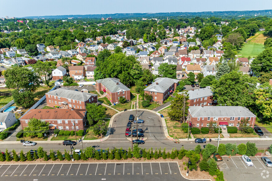 Primary Photo Of 5-22 S Carpenter Ter, Belleville Apartments For Sale