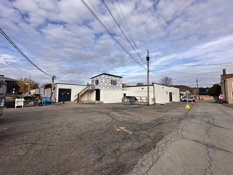 More Photos Of 201 Grand Ave, Mars General Retail For Lease