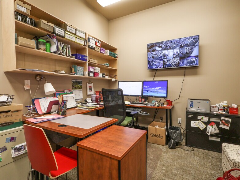 More Photos Of 4817 50 Street, Stettler Storefront Retail Office For Sale